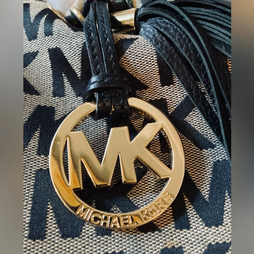 Michael Kors Coated Canvas Bucket Drawstring Bag. - Picture 5 of 9